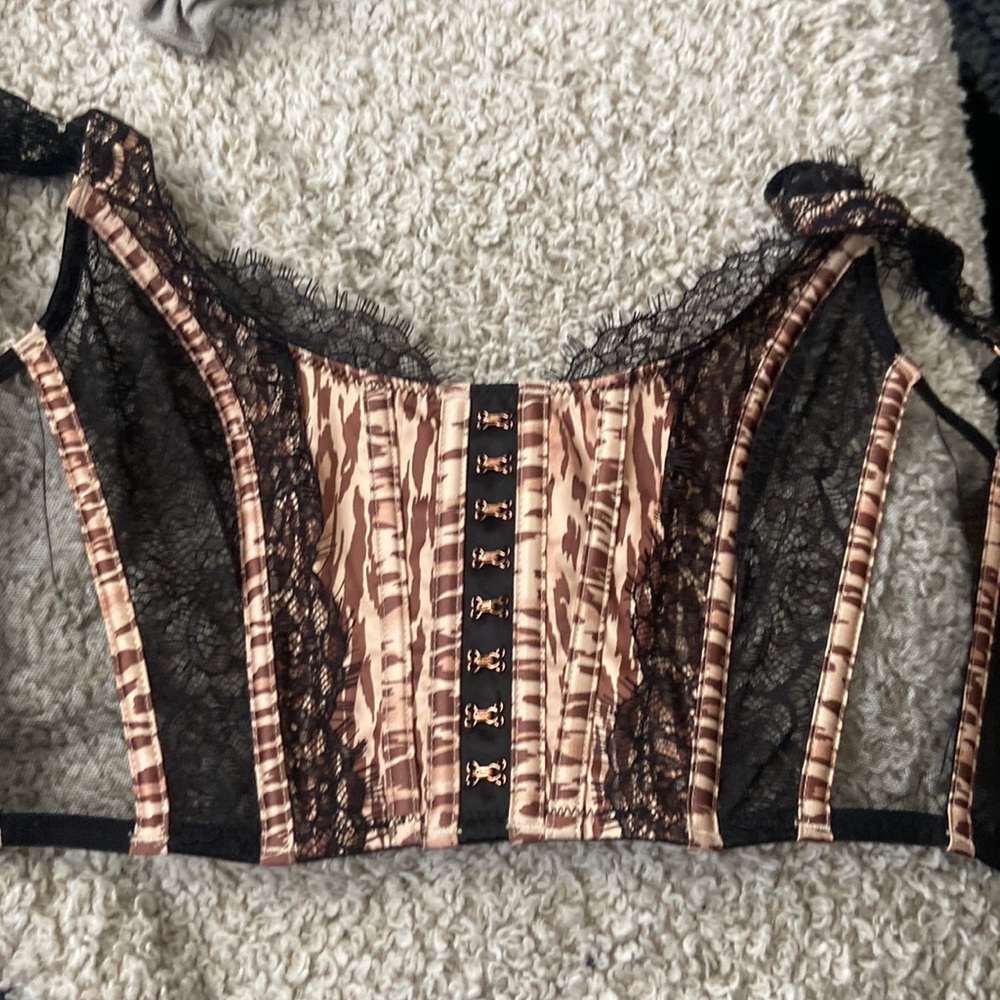 Victoria secret small corset top never been used still has the tag